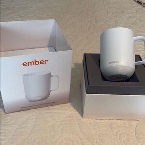 New in box !
Ember White Temperature Control Ceramic Mug